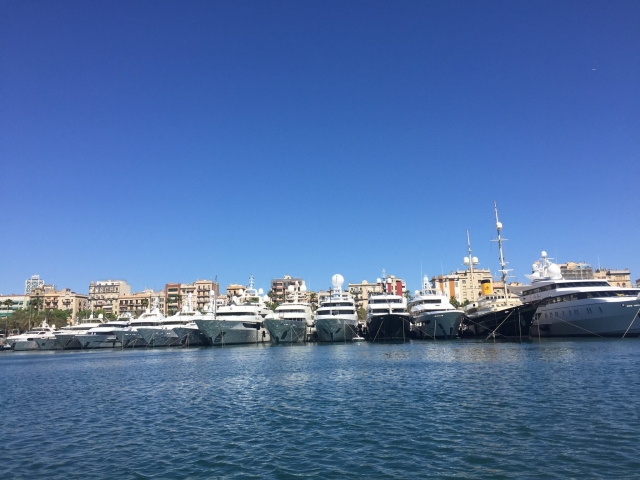  Bateaux dans le port 